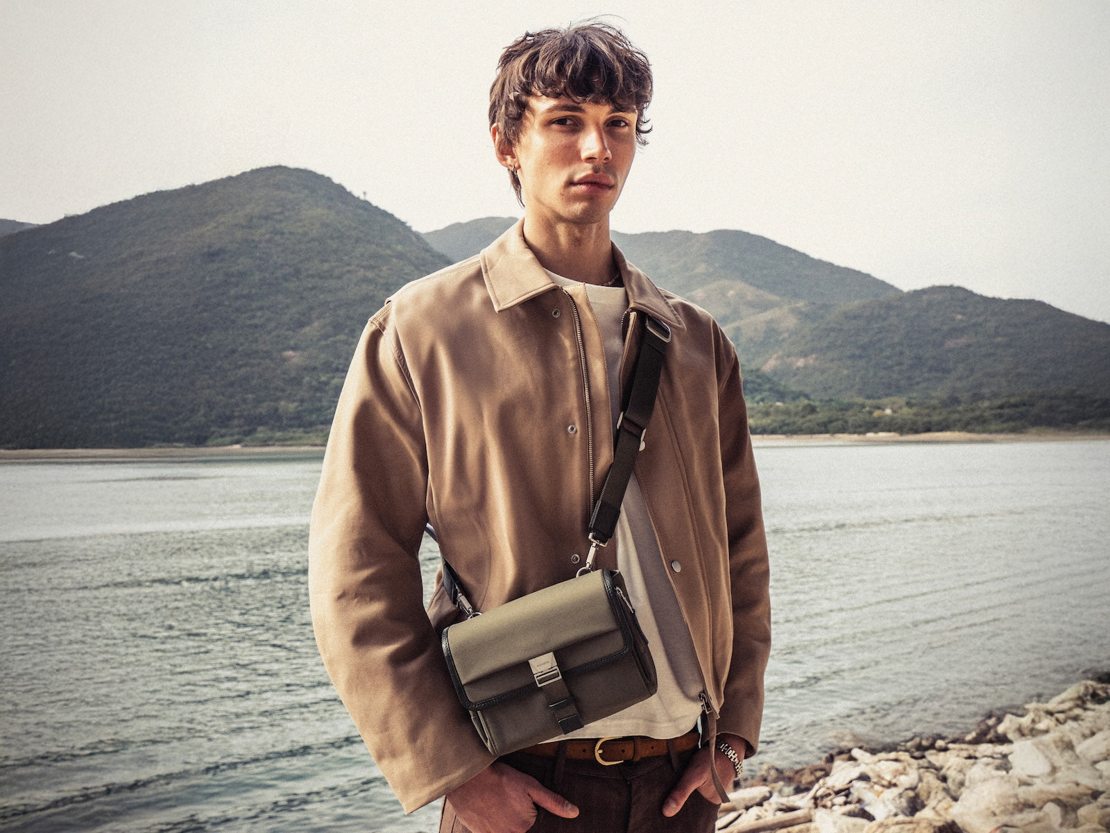 BY-4.3 large  leather bag 34x10x33cm