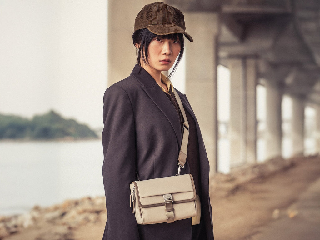 BY-4.3 large  leather bag 34x10x33cm