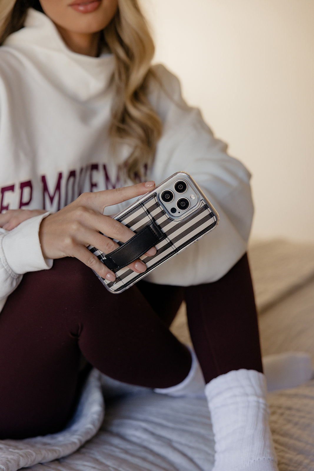 GG IPHONE CASE WITH HOLDER BROWN