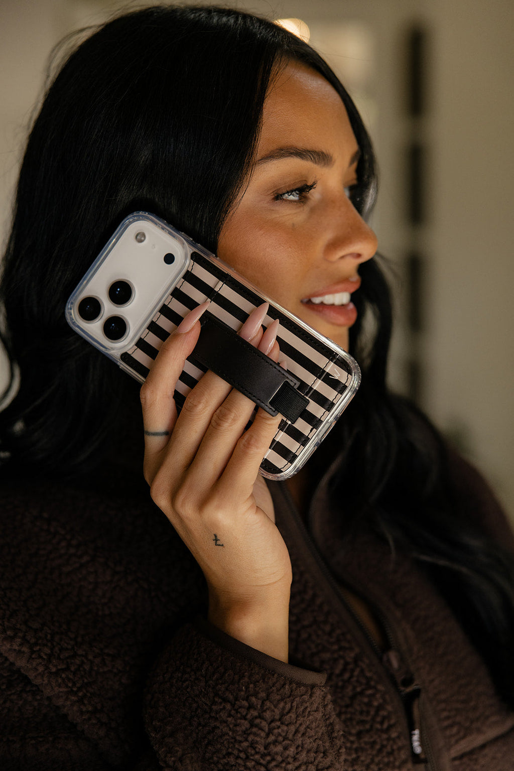 GG IPHONE CASE WITH HOLDER BROWN