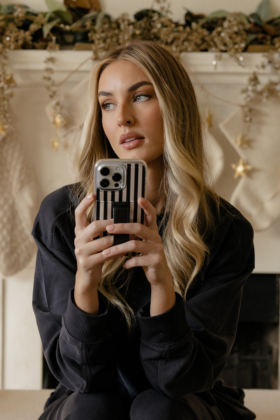GG IPHONE CASE WITH HOLDER BROWN