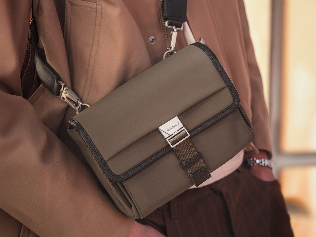 BY-4.3 large  leather bag 34x10x33cm