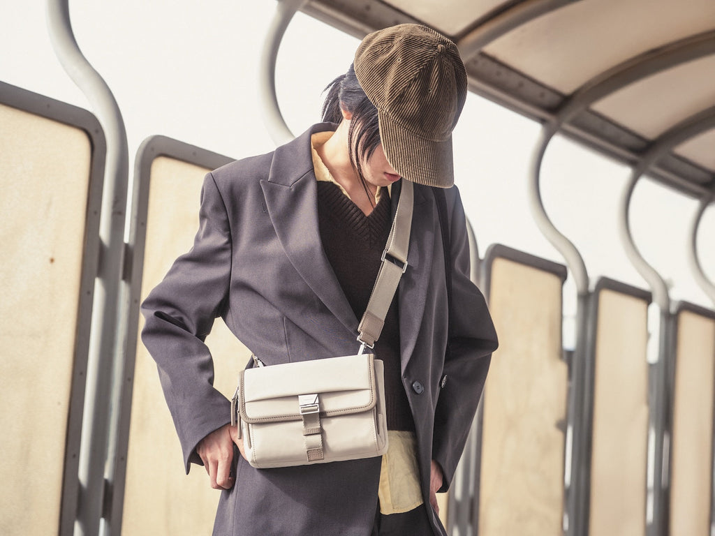 BY-4.3 large  leather bag 34x10x33cm